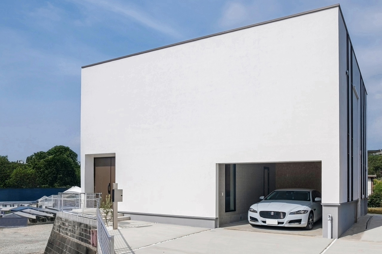 【casacube】大きな窓が無いのに明るい!ビルトインガレージのある家:三島市 画像