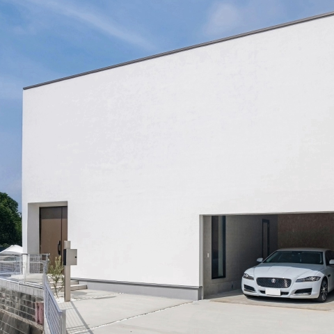 【casacube】大きな窓が無いのに明るい!ビルトインガレージのある家:三島市